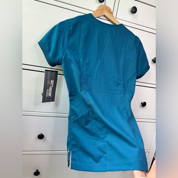 NWT Barco Grey's Anatomy Women's Bahama Active LOVE Raglan V-Neck Top XS - Picture 9 of 12